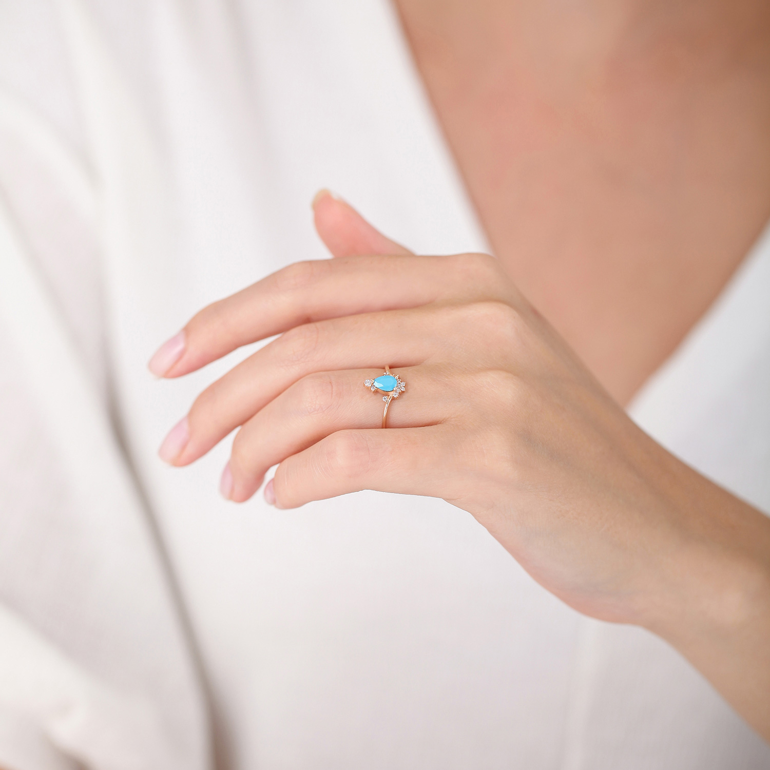 Altın Renkli Taşlı Yüzük