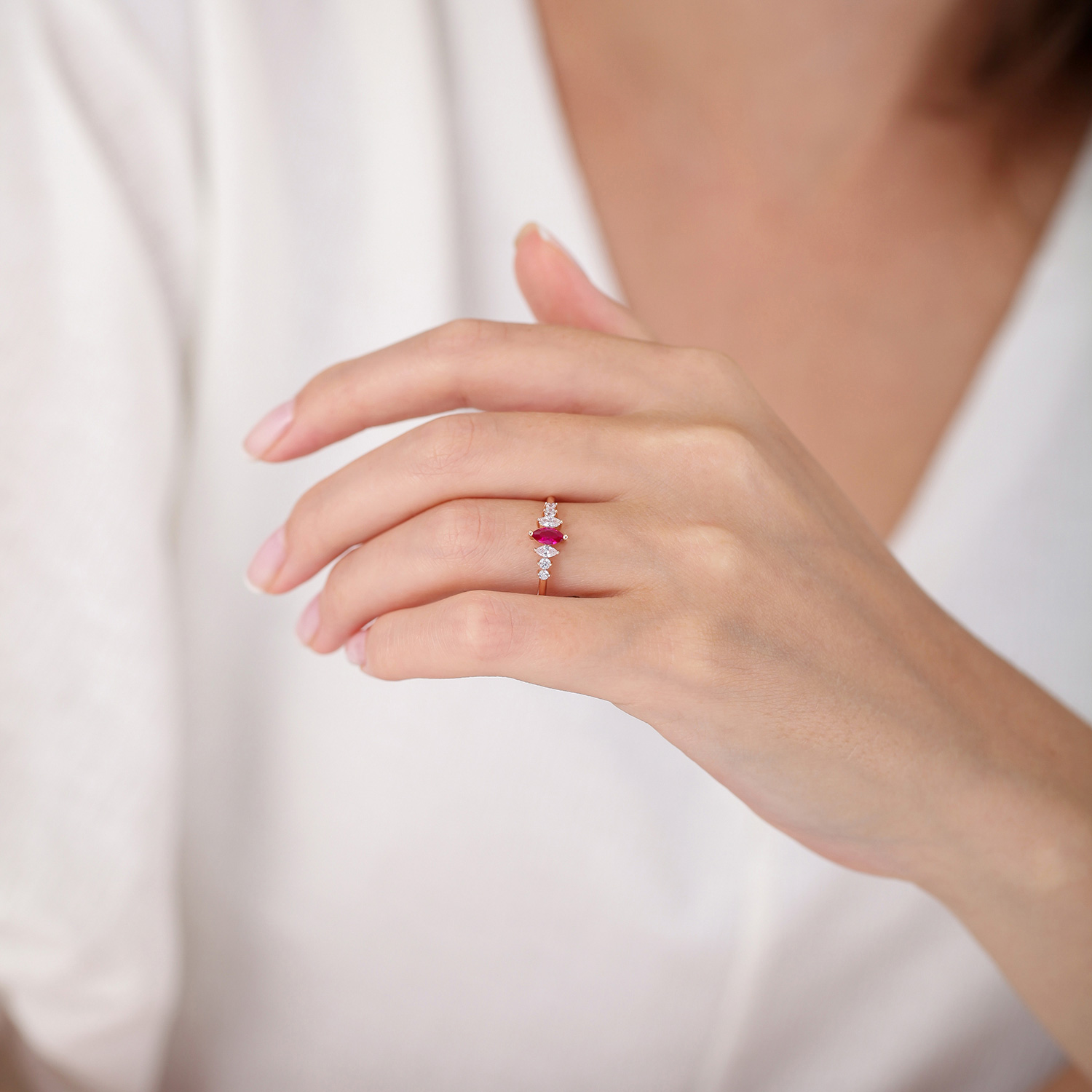 Altın Renkli Taşlı Yüzük