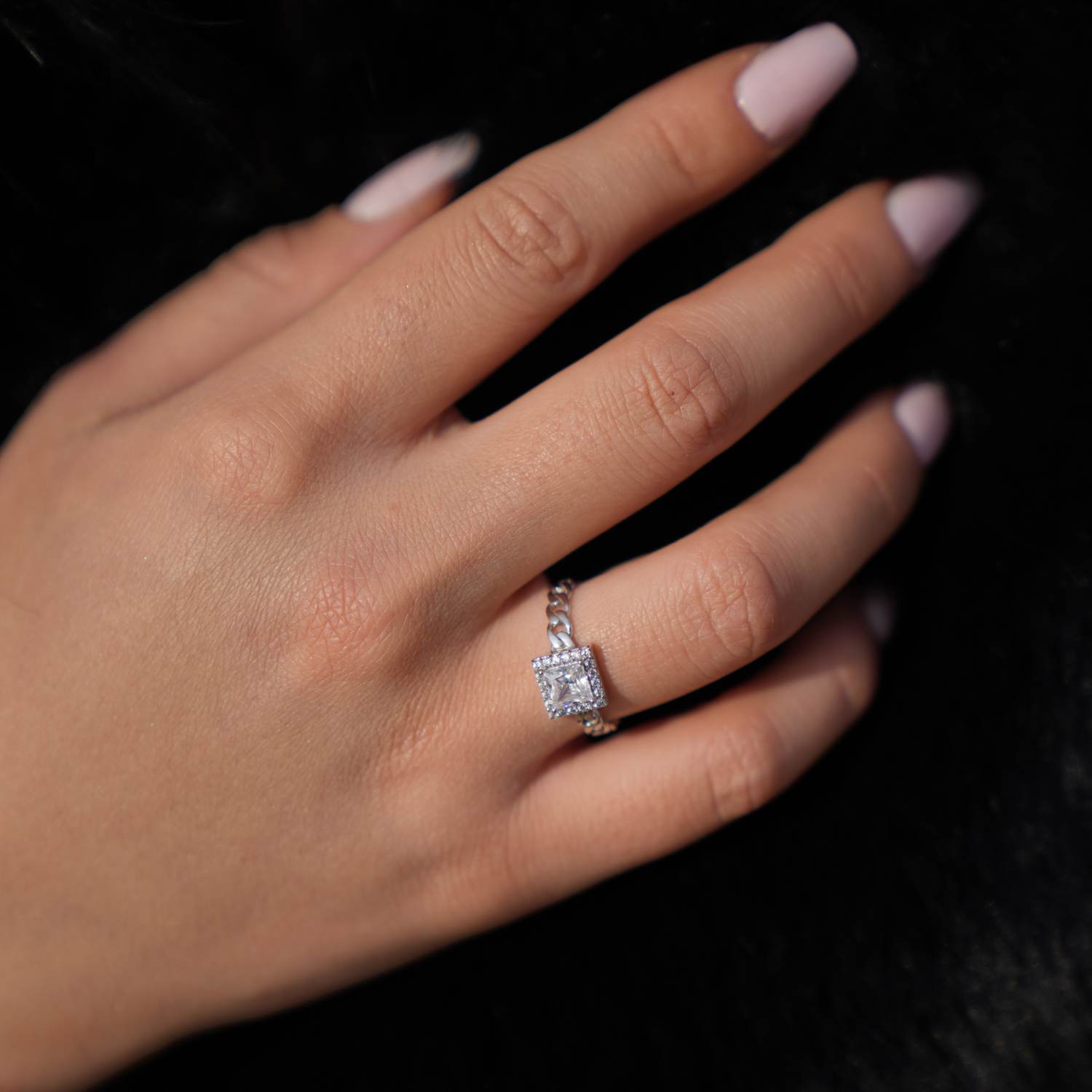 Kare Taşlı Yüzük